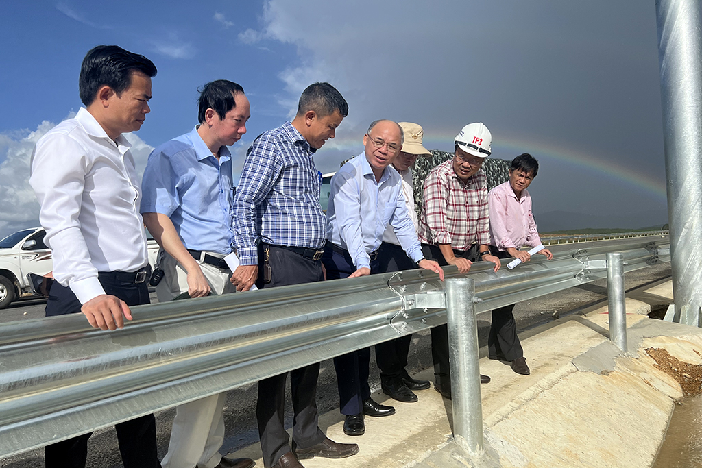 Phó Chủ tịch UBND tỉnh Trương Công Thái kiểm tra Dự án cao tốc Khánh Hòa - Buôn Ma Thuột